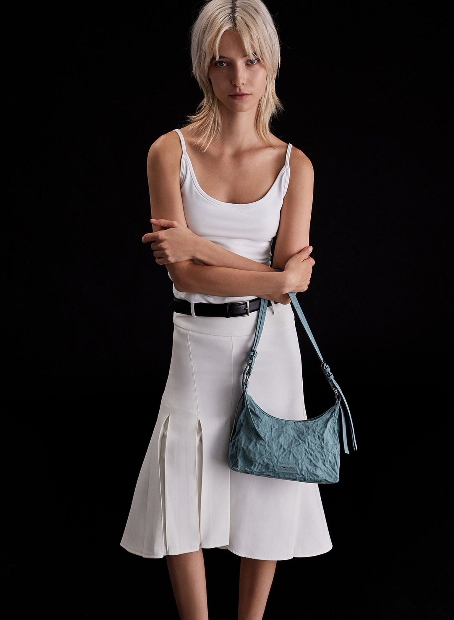 Bolso hobo Lark de denim, Azul mezclilla, hi-res