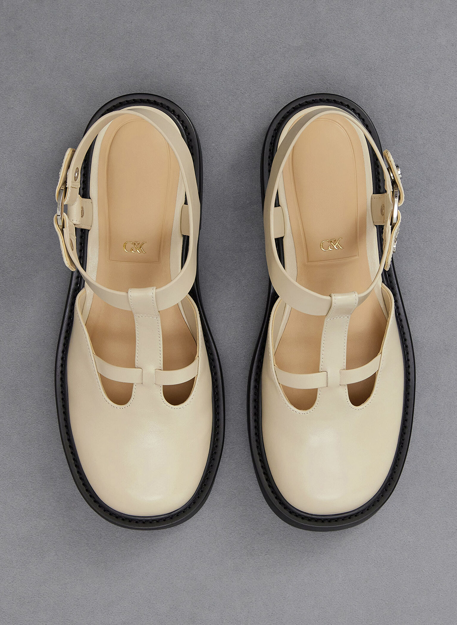 Sandalias de cuero con recortes y tira tipo T, Blanco tiza, hi-res