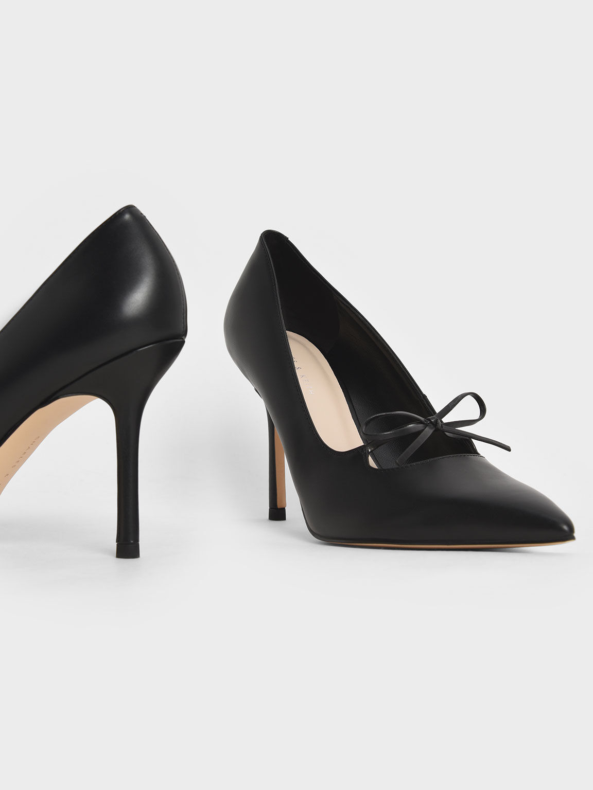 Black high heels with bow shop