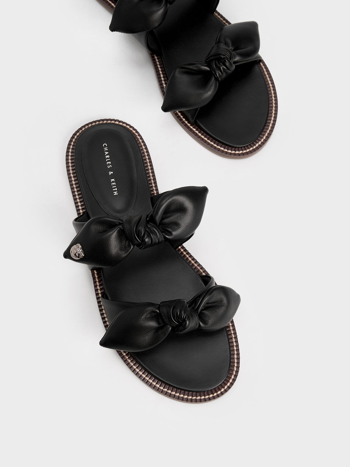 CHARLES & KEITH 皮克斯熊抱哥系列：雙結平底拖鞋, 黑色, hi-res