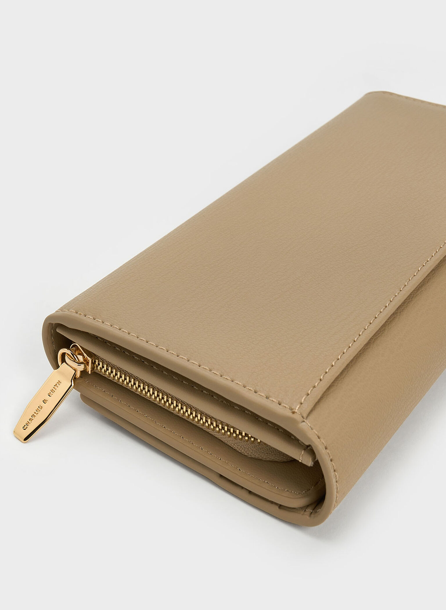 Cartera larga con detalle de borla, Arena, hi-res