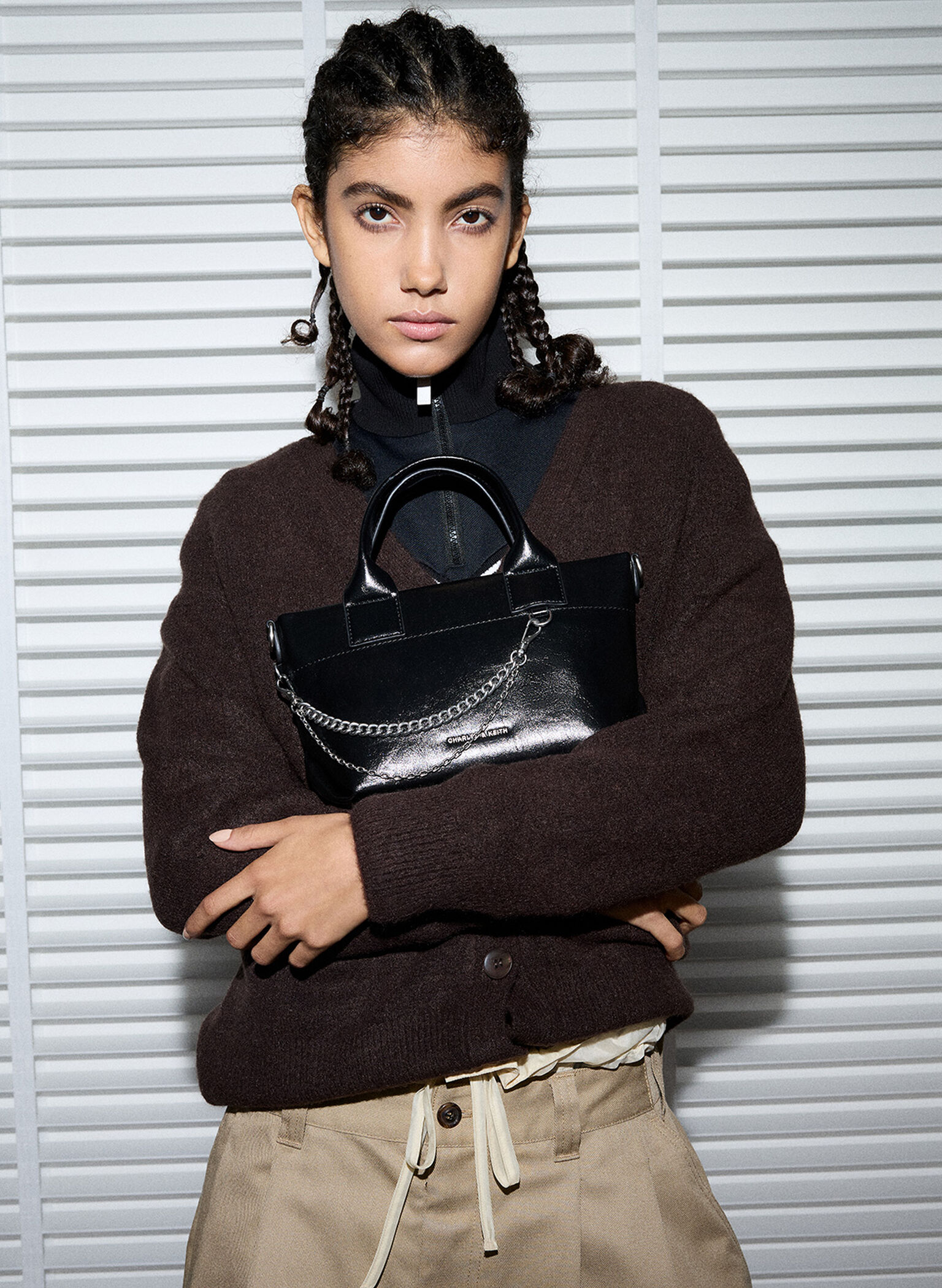 Bolso tote Atwood efecto arrugado con adornos de cadena, Noir, hi-res