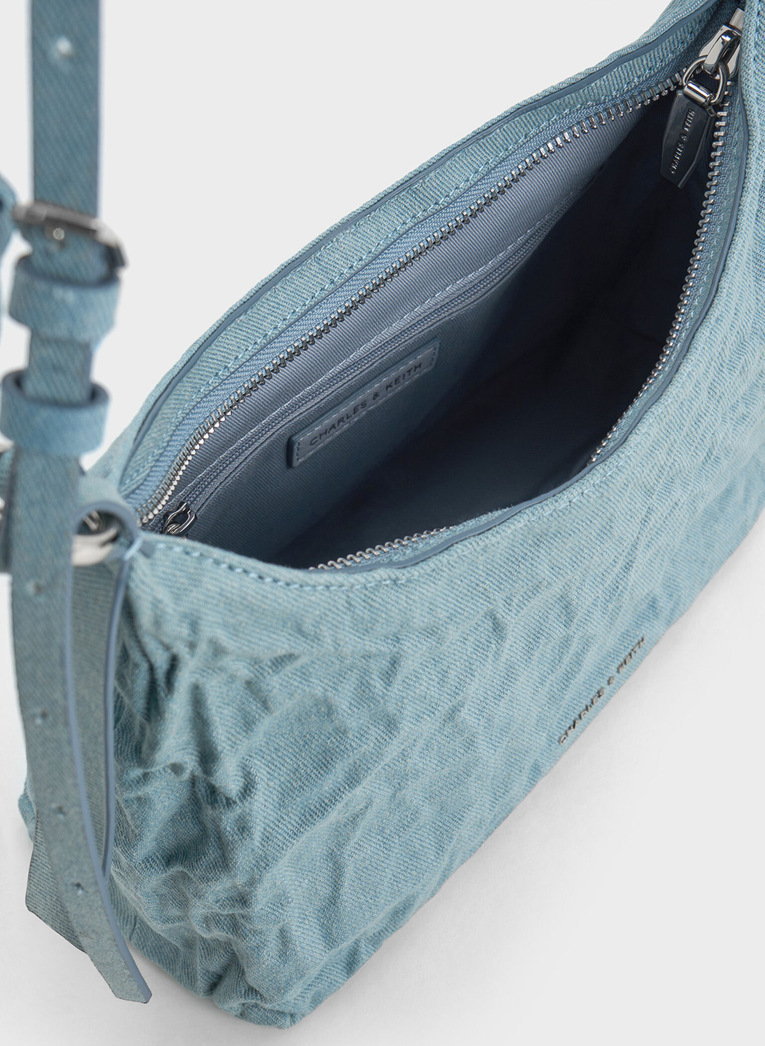 Bolso hobo Lark de denim, Azul mezclilla, hi-res