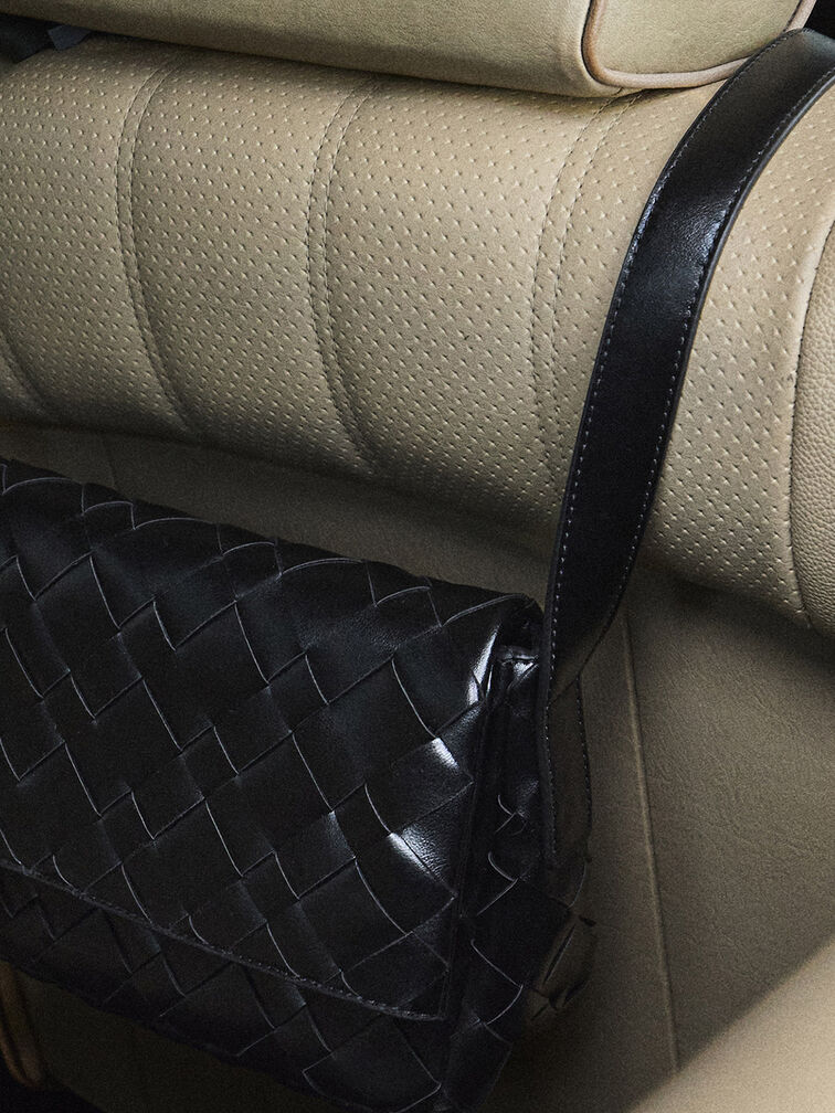 Bolso entrelazado tipo bandolera con solapa delante Ivette, Noir, hi-res