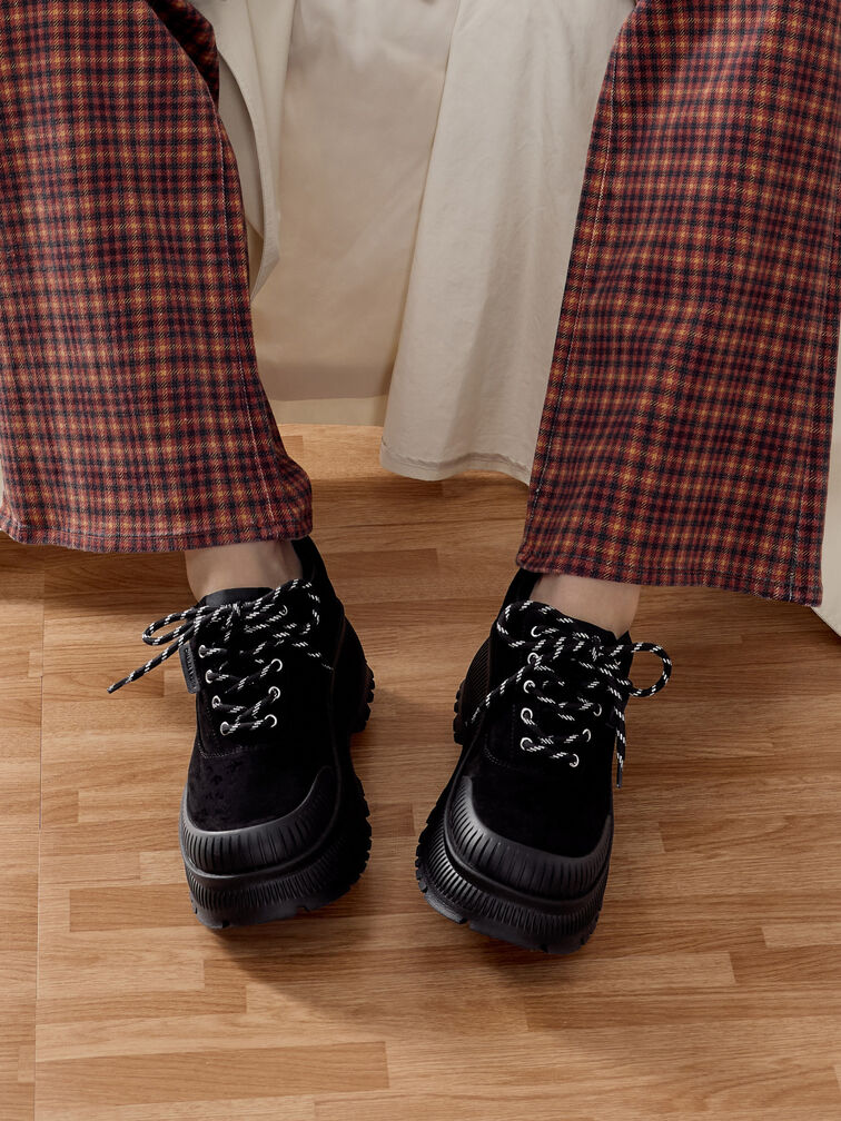 Zapatillas de antelina con plataforma y suela estriada Darra, Negro texturizado, hi-res