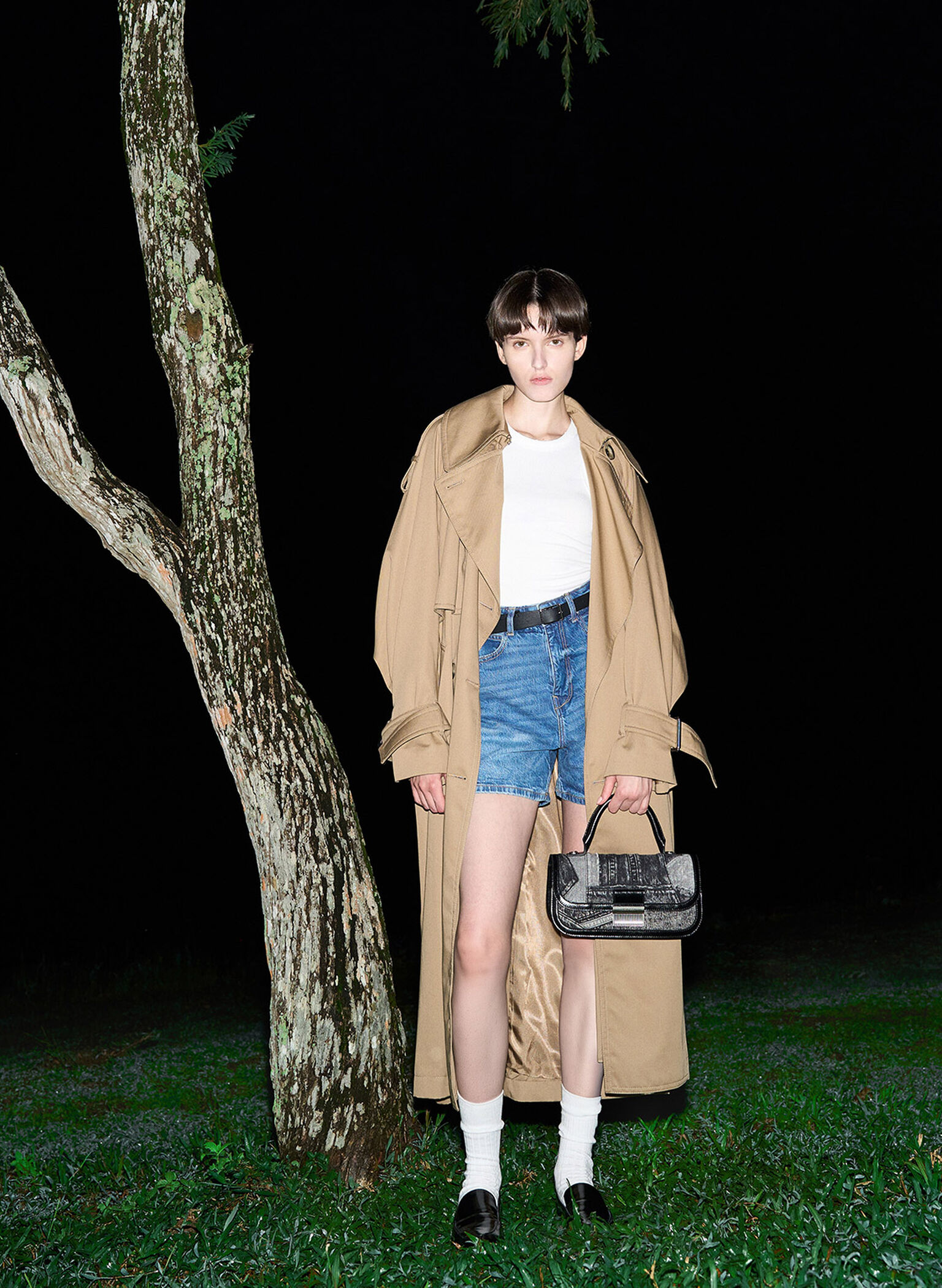 Bolso hobo Charlot alargado de retacería denim con asa superior, Noir, hi-res