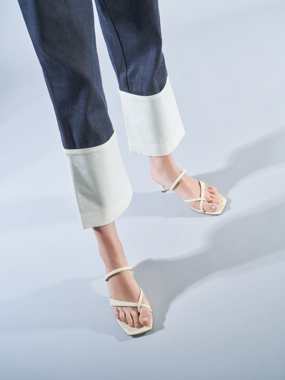 toe loop heeled sandals