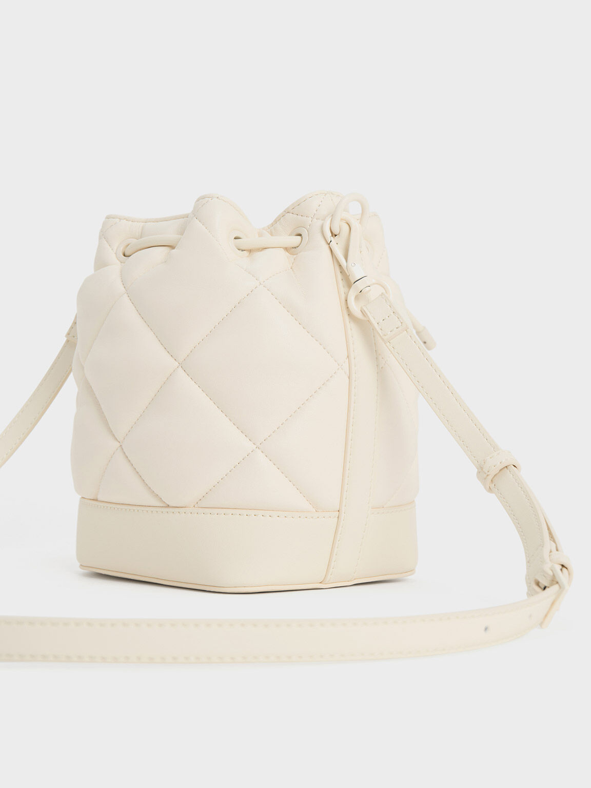 Cream bucket bag deals