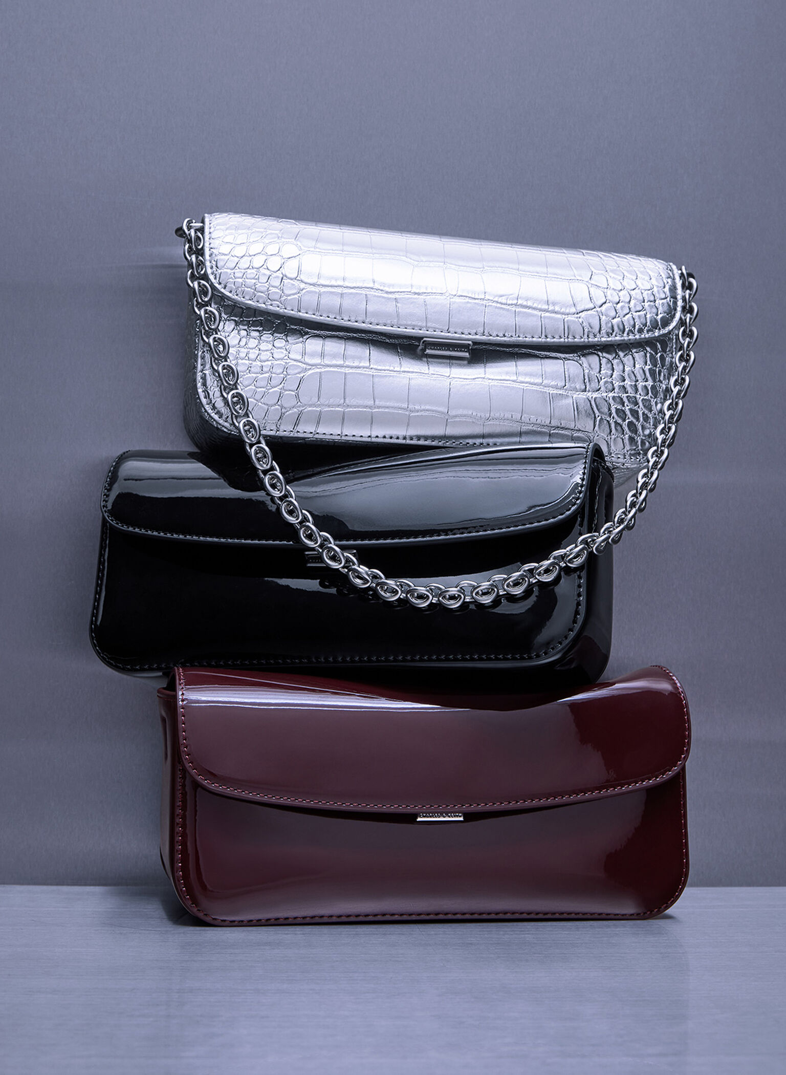 Bolso de charol con asa de cadena, Noir, hi-res