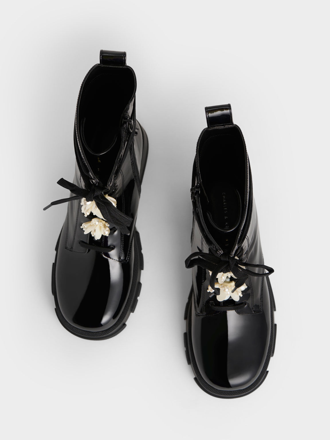 Botas de charol con adorno de cuentas Hayden, Negro, hi-res