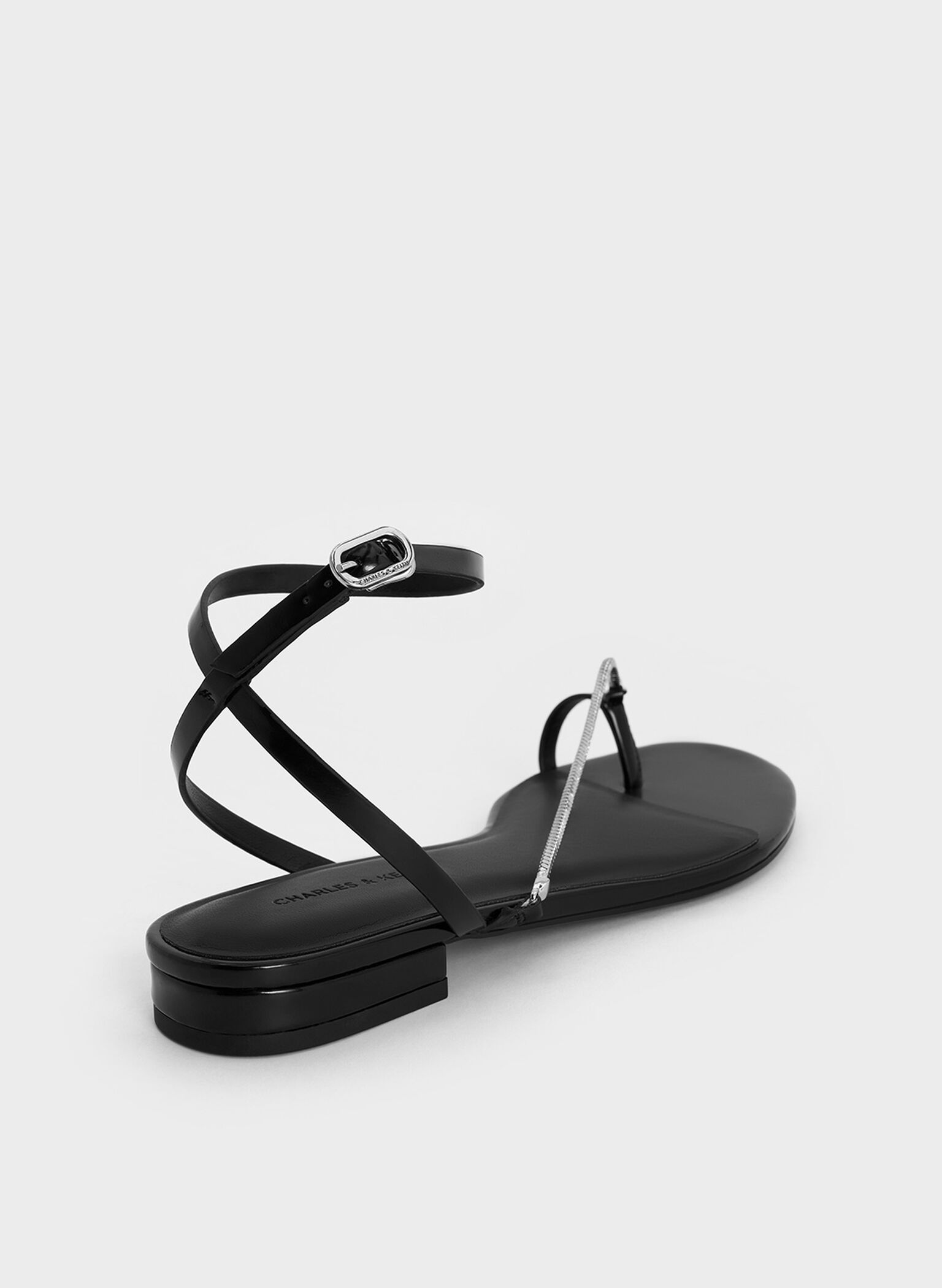 Sandalias tipo anillo con correa de cadena, Negro pulido, hi-res