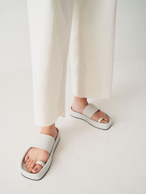 Lilou Toe-Ring Flat Sandals, White, hi-res