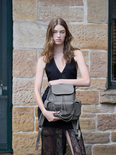 Mochila de nylon acolchada con cadena, Gris, hi-res