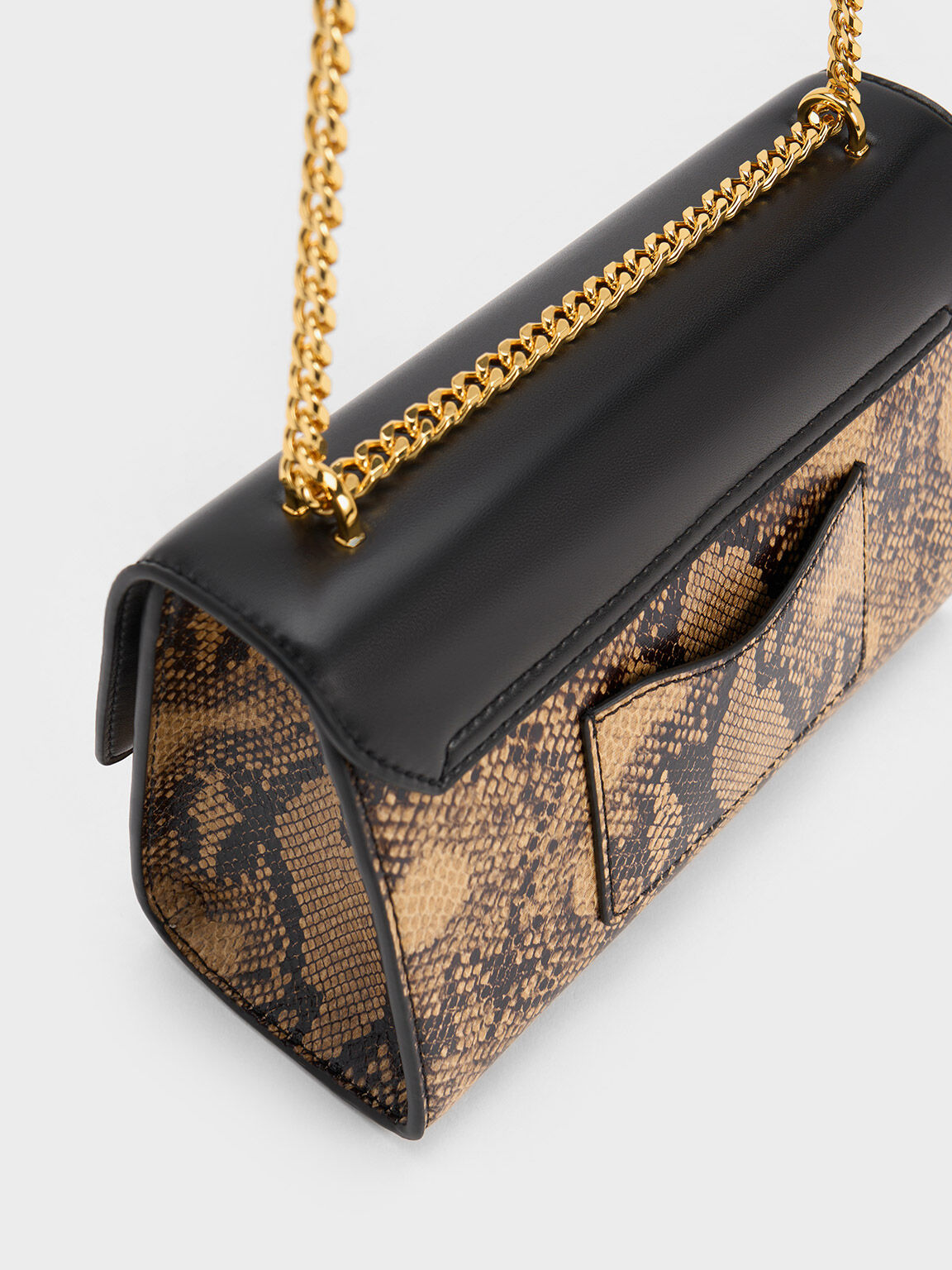 Bolso Clutch Estampado de Serpiente con Detalles Metálicos, Beige, hi-res