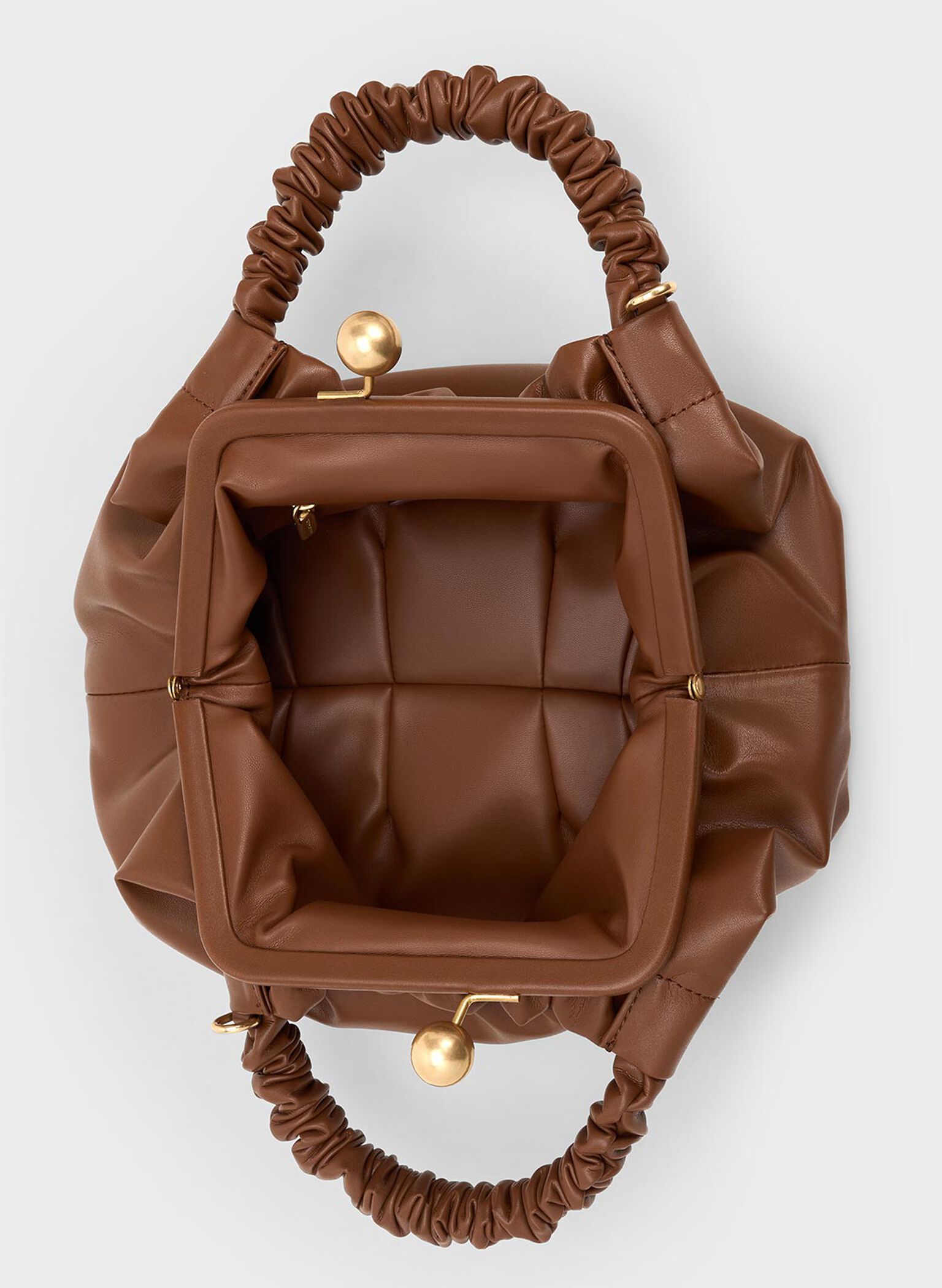 Bolso trapecio Eve con asa efecto arrugado, Marrón chocolate, hi-res