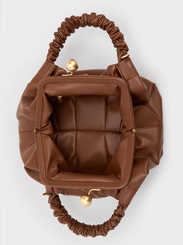 Bolso trapecio Eve con asa efecto arrugado, Marrón chocolate, hi-res