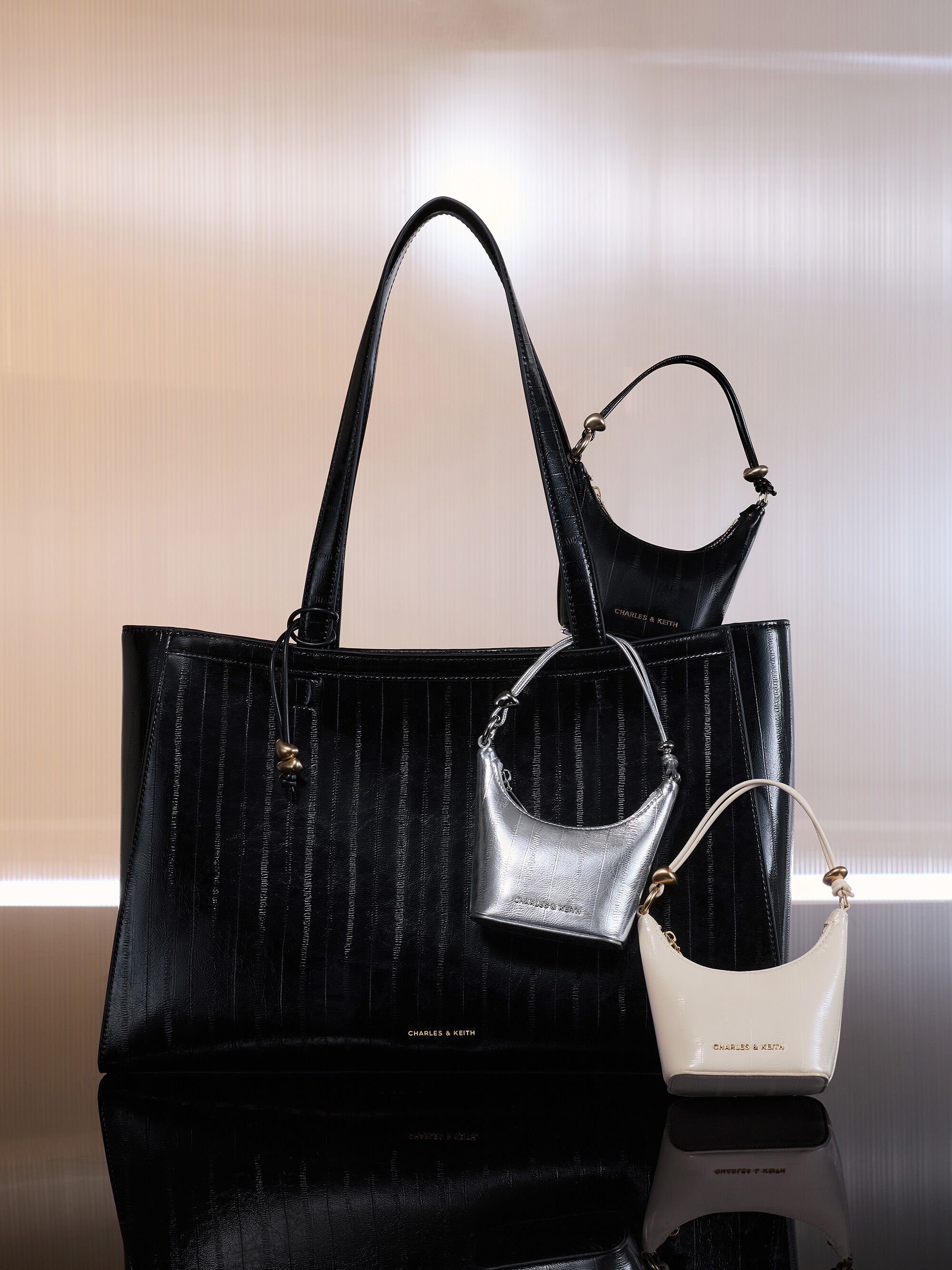 M*゜様 Charles &Keith バッグ Silver Micro Augustine Metallic Eel-Effect Chain-Handle Bag