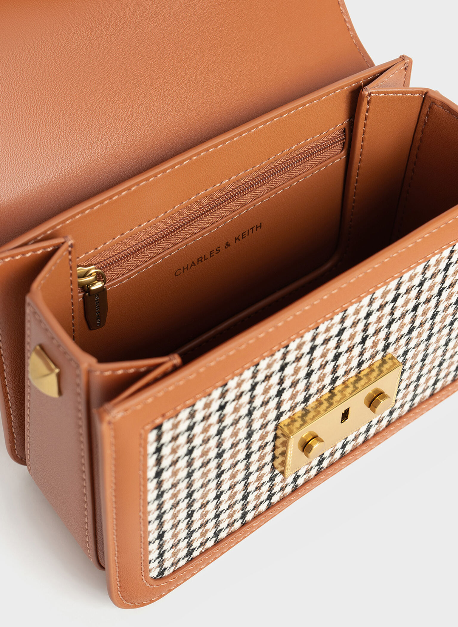 Bolso Alva a cuadros con solapa frontal, Coñac, hi-res