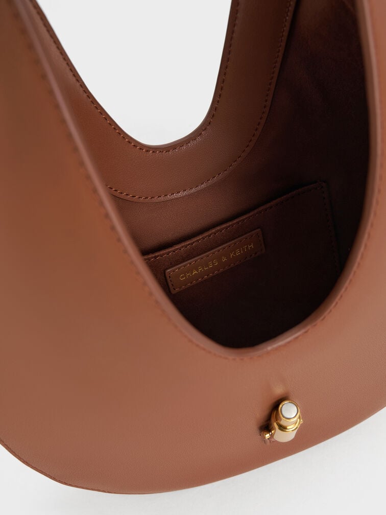 Bolso hobo Cesia con detalles metálicos, Marrón chocolate, hi-res