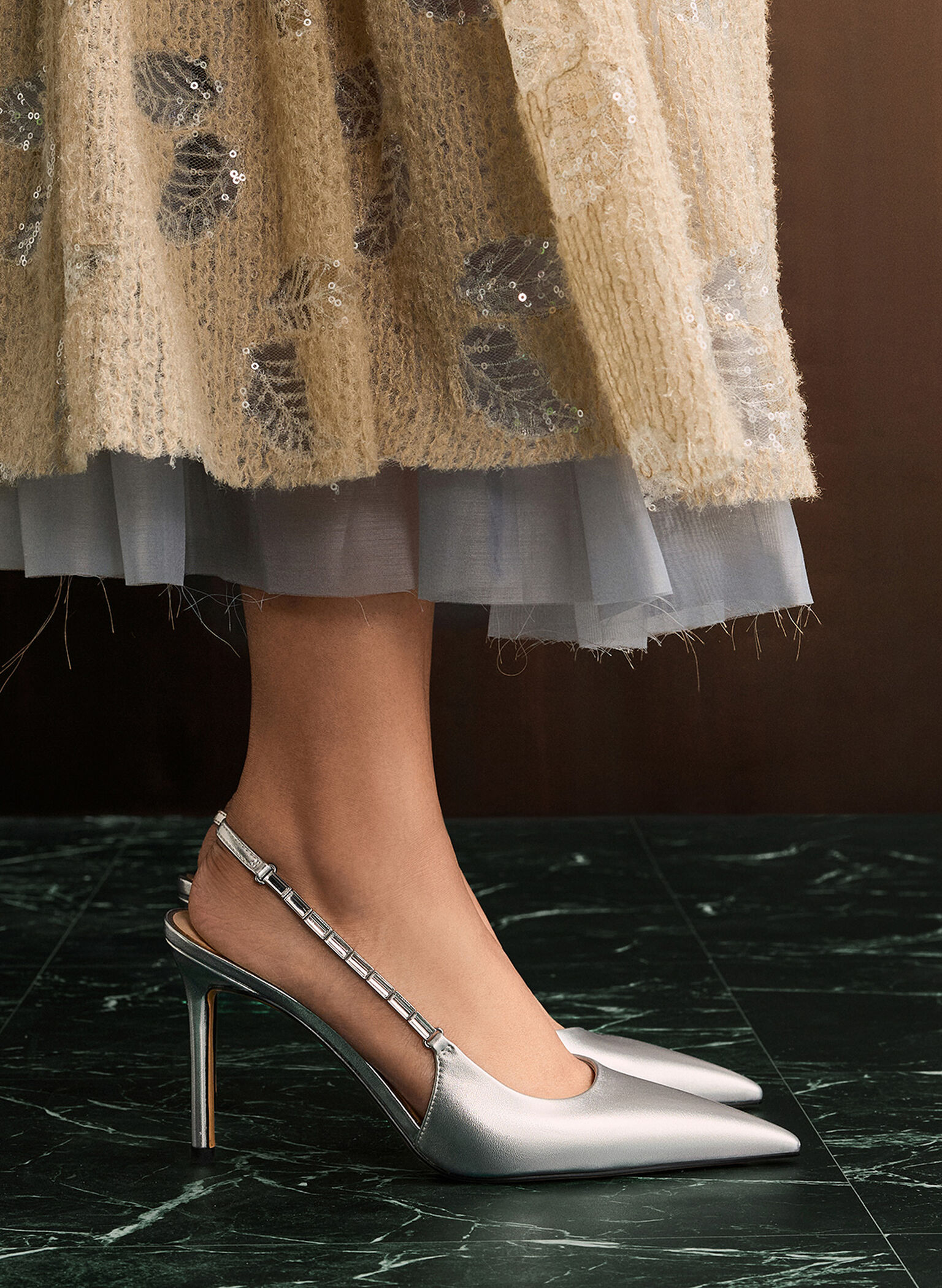 Zapatos de tacón metalizados con tiras adornadas y puntera afilada, Plateado, hi-res