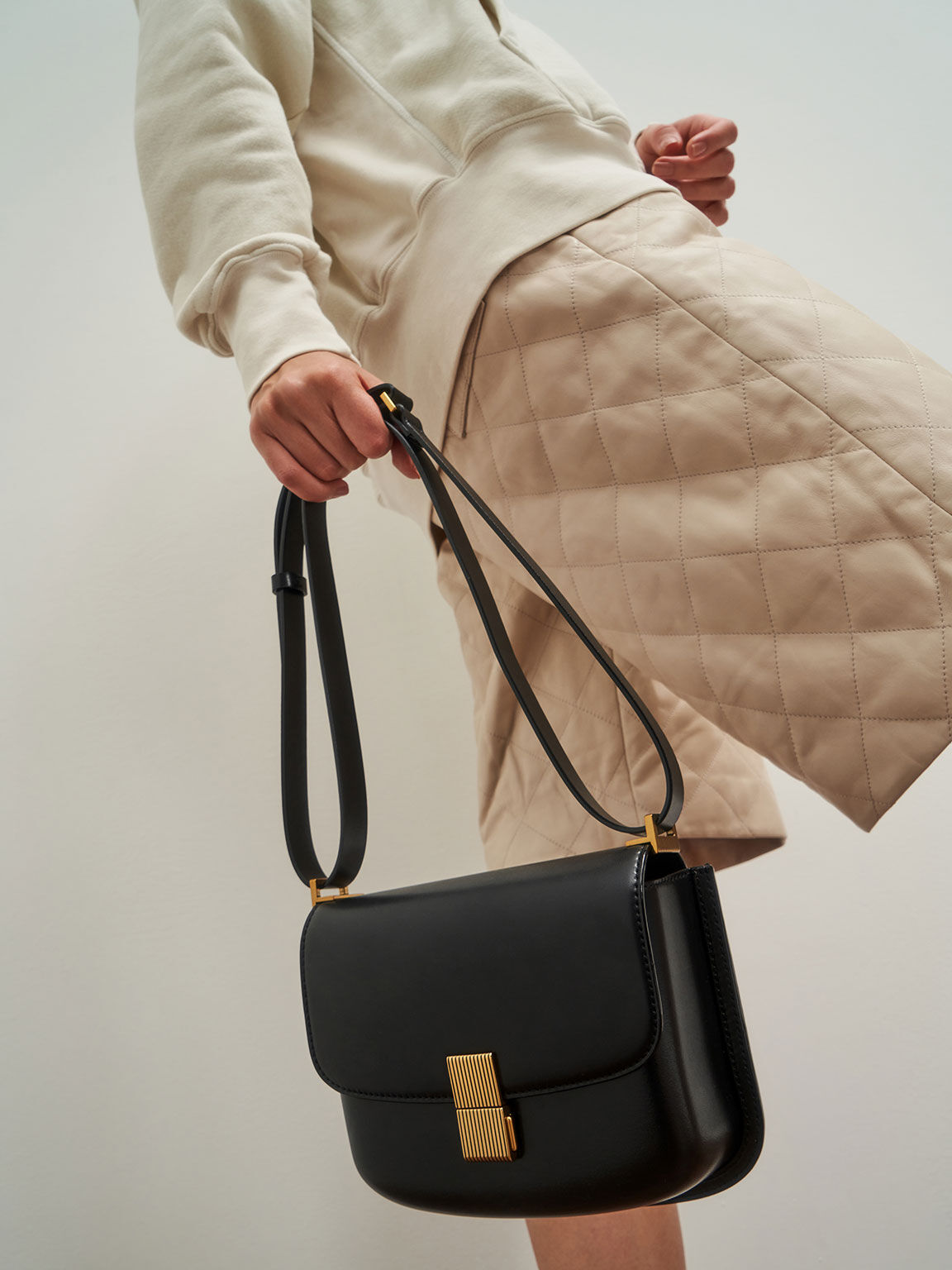 Charles and keith push hotsell lock chain sling bag