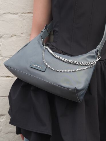 Bolso trapezoidal de nylon con cadena, Gris, hi-res
