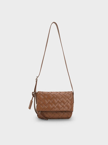Bolso entrelazado tipo bandolera con solapa delante Ivette, Marrón chocolate, hi-res