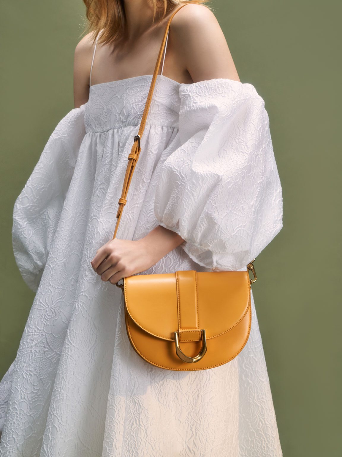 charles and keith mustard bolsa
