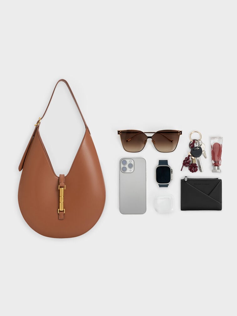 Bolso hobo Cesia con detalles metálicos, Marrón chocolate, hi-res