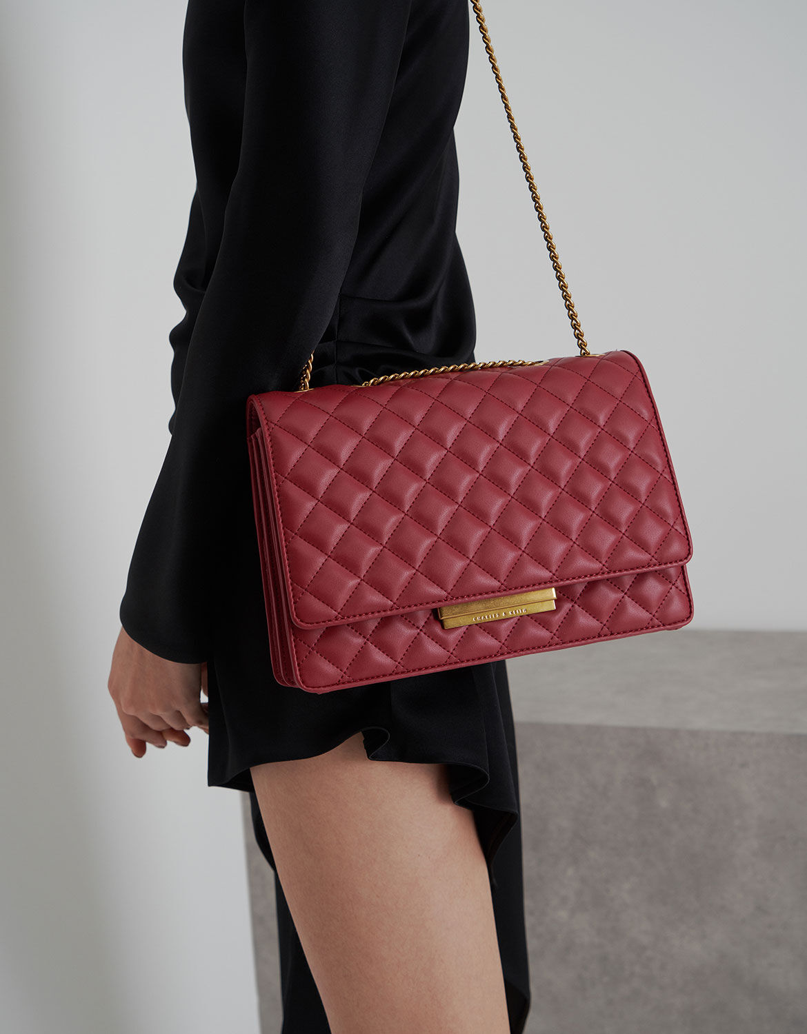 Quilted shoulder bag with chain strap clearance