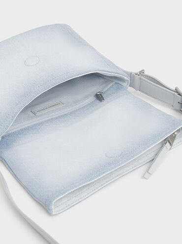 Bolso cruzado Ivette con solapa delantera en denim, Denim claro desgastado, hi-res