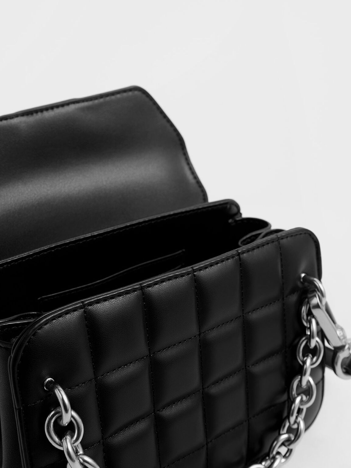Black Chunky Chain Strap Quilted Shoulder Bag | CHARLES & KEITH US