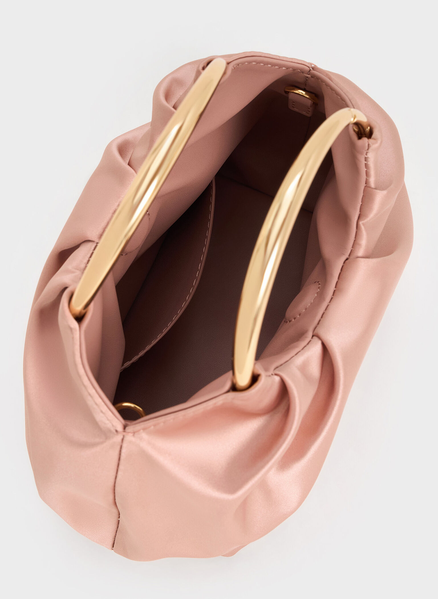 Bolso fruncido de satén con asa tipo anillo, Rosa bailarina, hi-res
