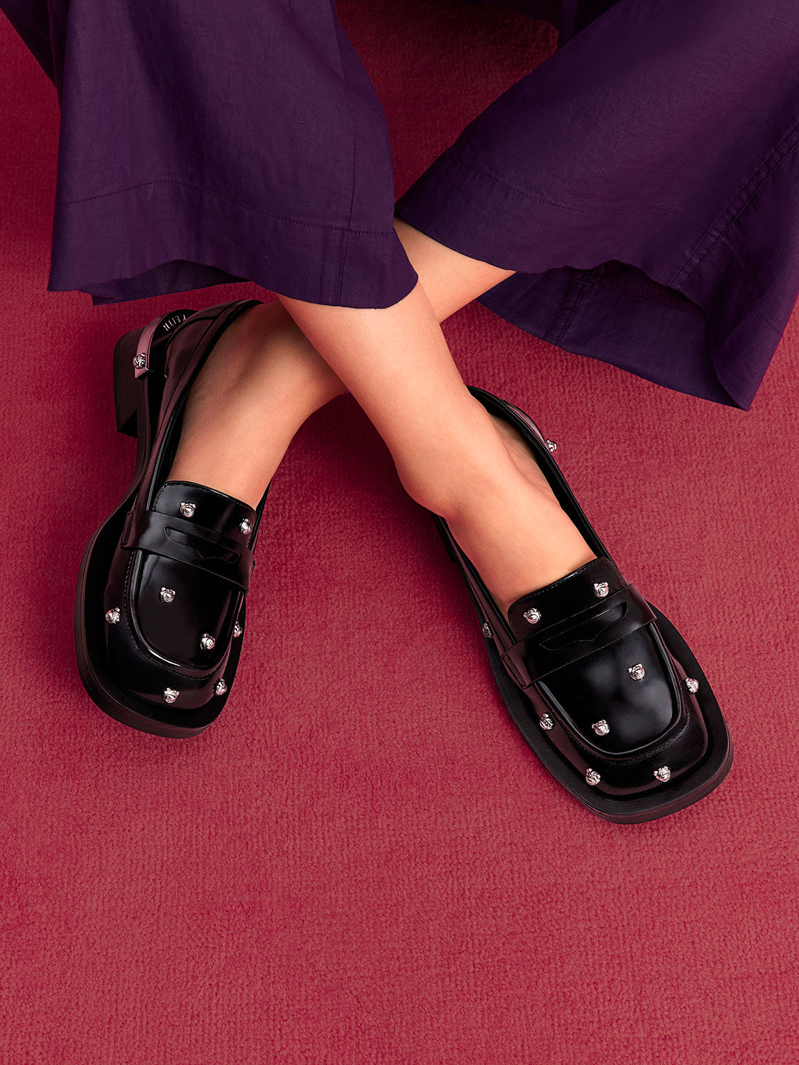 CHARLES & KEITH 彼思勞蘇系列：勞蘇款鉚釘樂福鞋, 黑色, hi-res