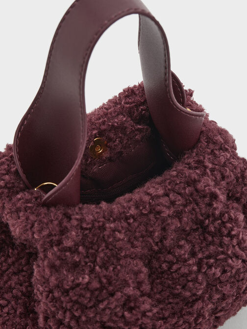 Bolso holgado Ally con acabado peludo, Burgundy, hi-res