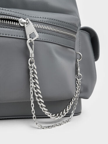 Mochila de nylon acolchada con cadena, Gris, hi-res