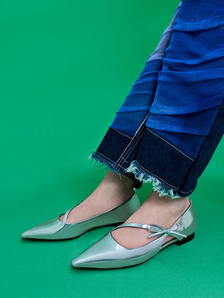 Sapatos rasos metálicos de bico fino com tira com laço, Prateado, hi-res