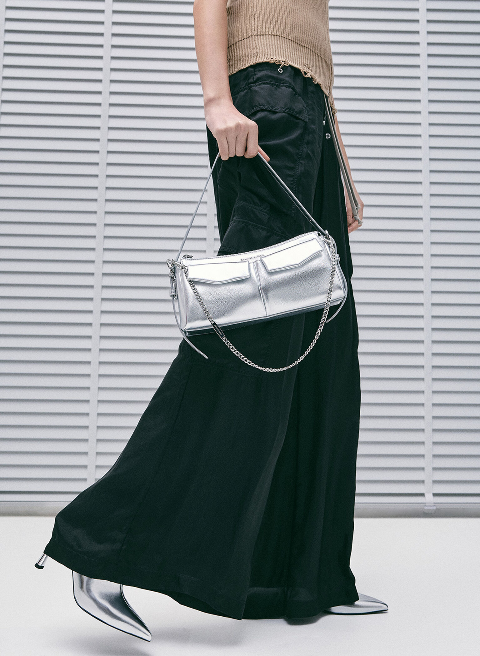 Bolso alargado Rachel con asa de cadena y bolsillo delantero, Plateado, hi-res