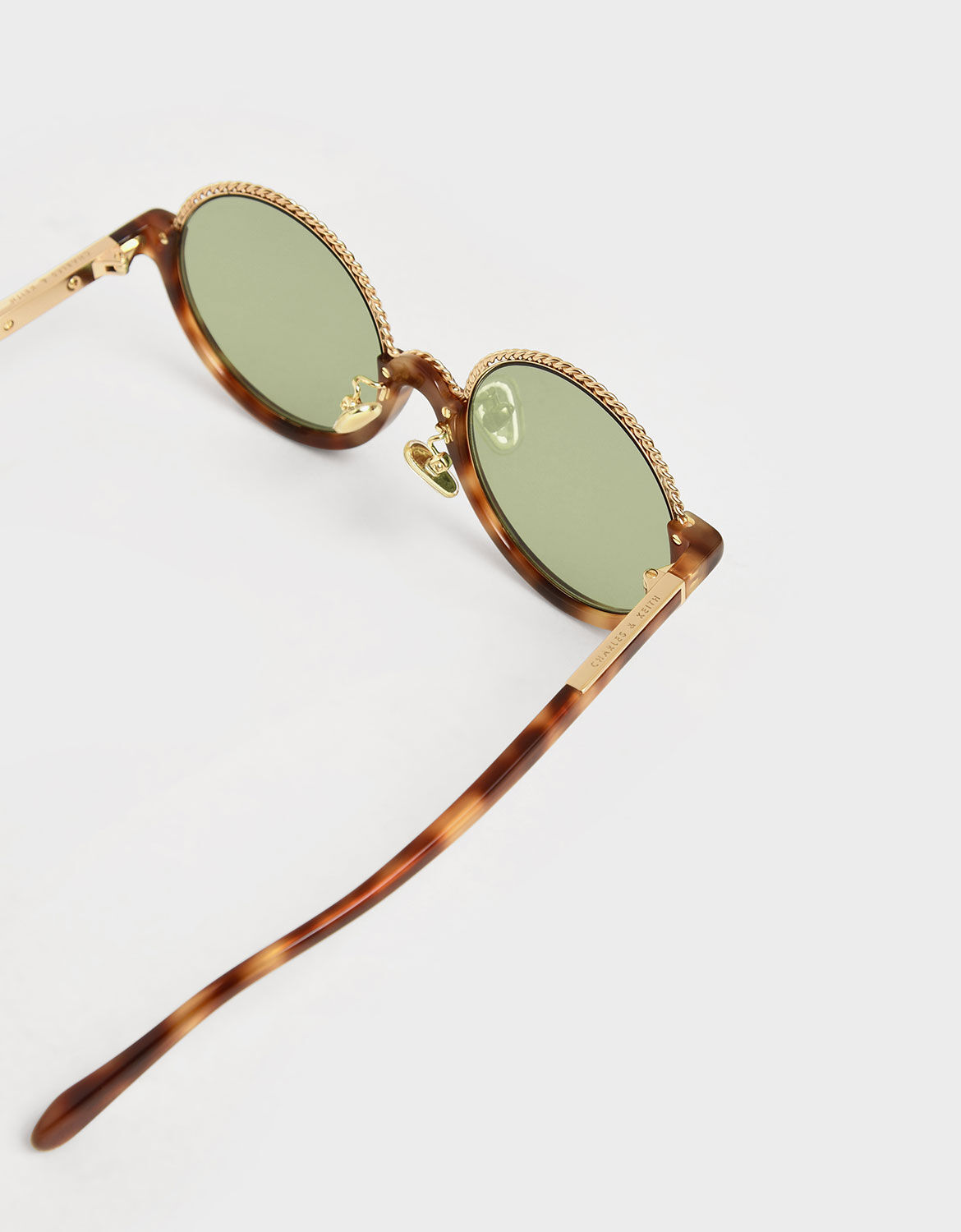 Gafas de sol redondas adornadas de media montura de carey Carey