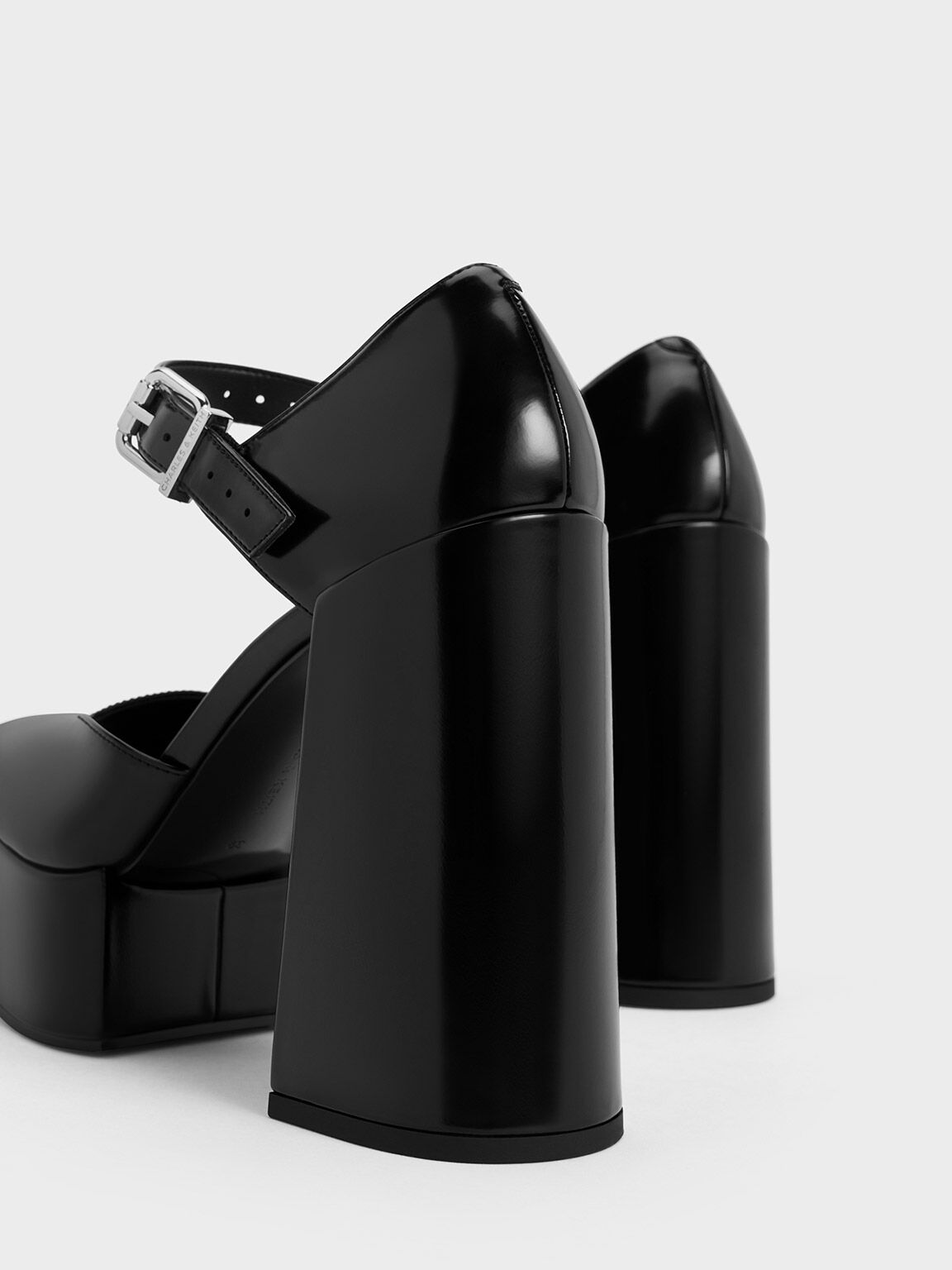 Black box shoes store