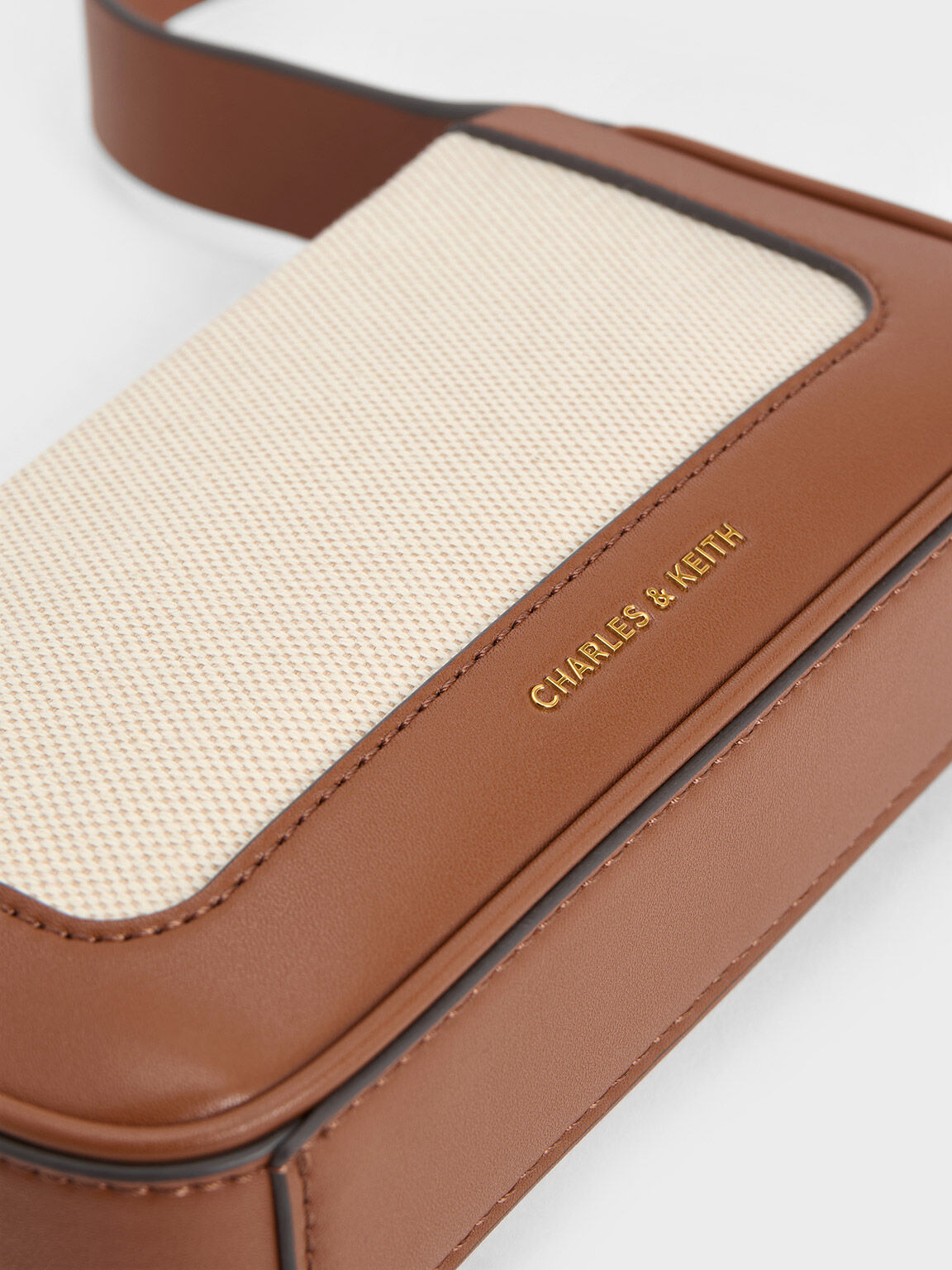 Daylla Canvas Shoulder Bag Tan