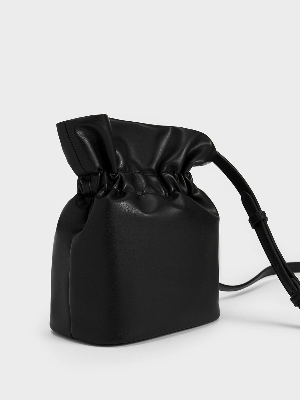 Dua Bucket Bag, Black, hi-res