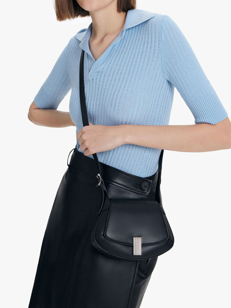 Bolso de asa superior curva con acento metálico, Negro, hi-res