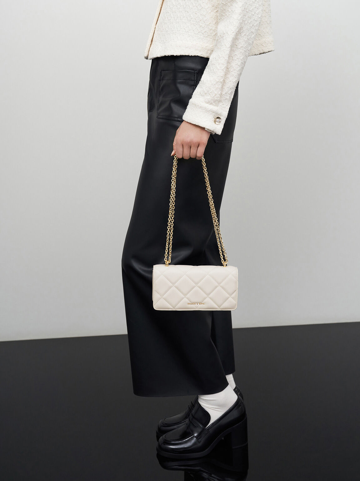 chain handle quilted clutch black