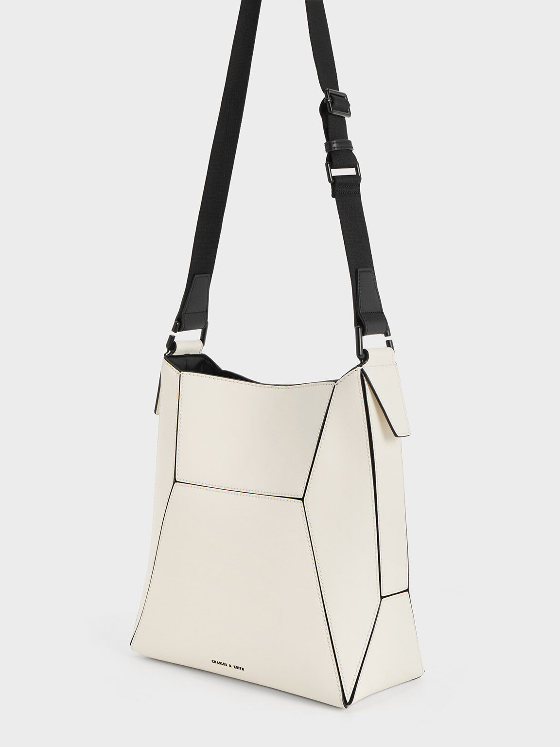 Geometric tote shop