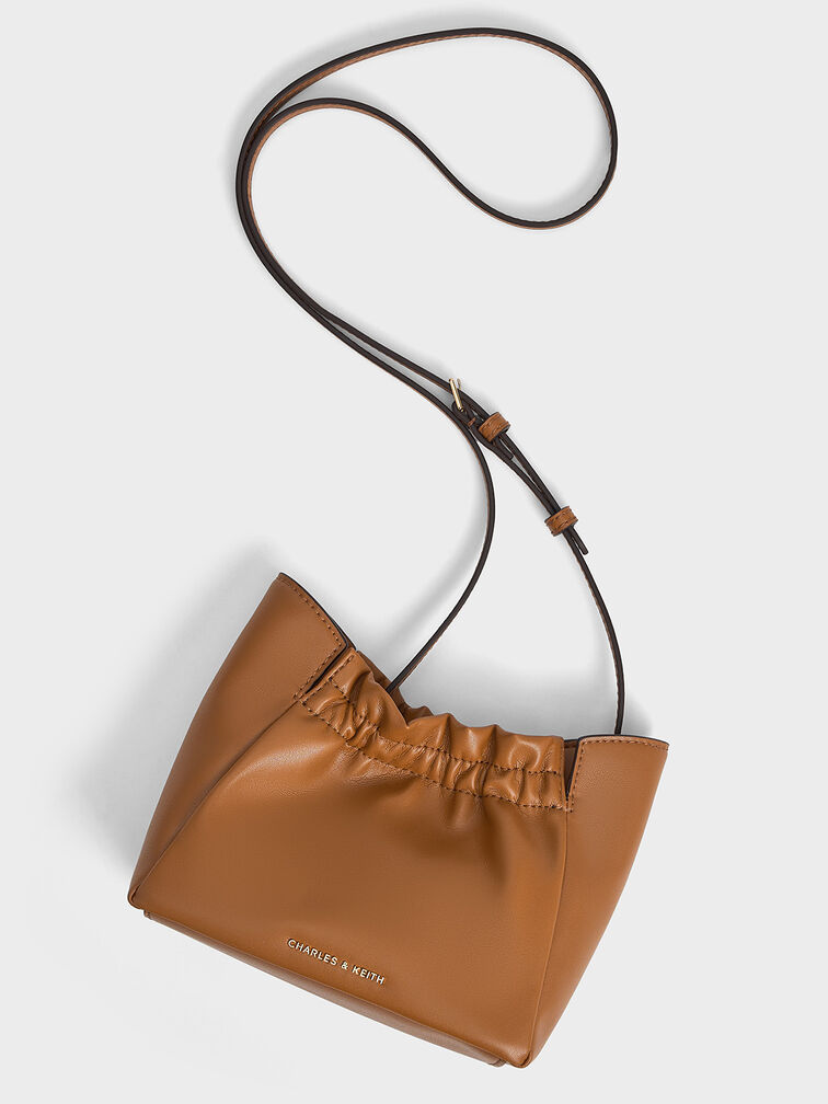 Bolso fruncido Brigette con asa de cadena, Marrón, hi-res