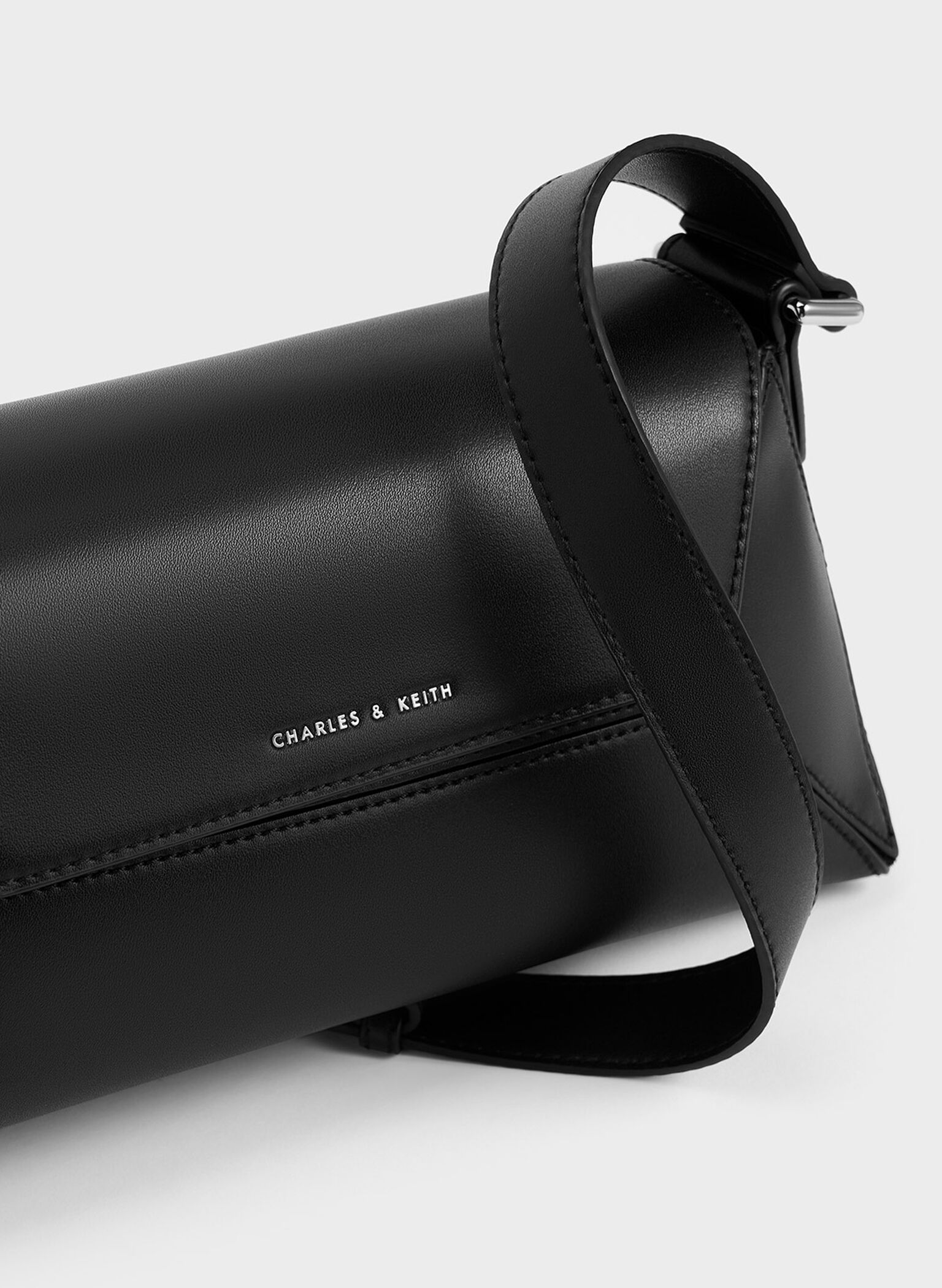 Nasrin Geometric Shoulder Bag, Noir, hi-res