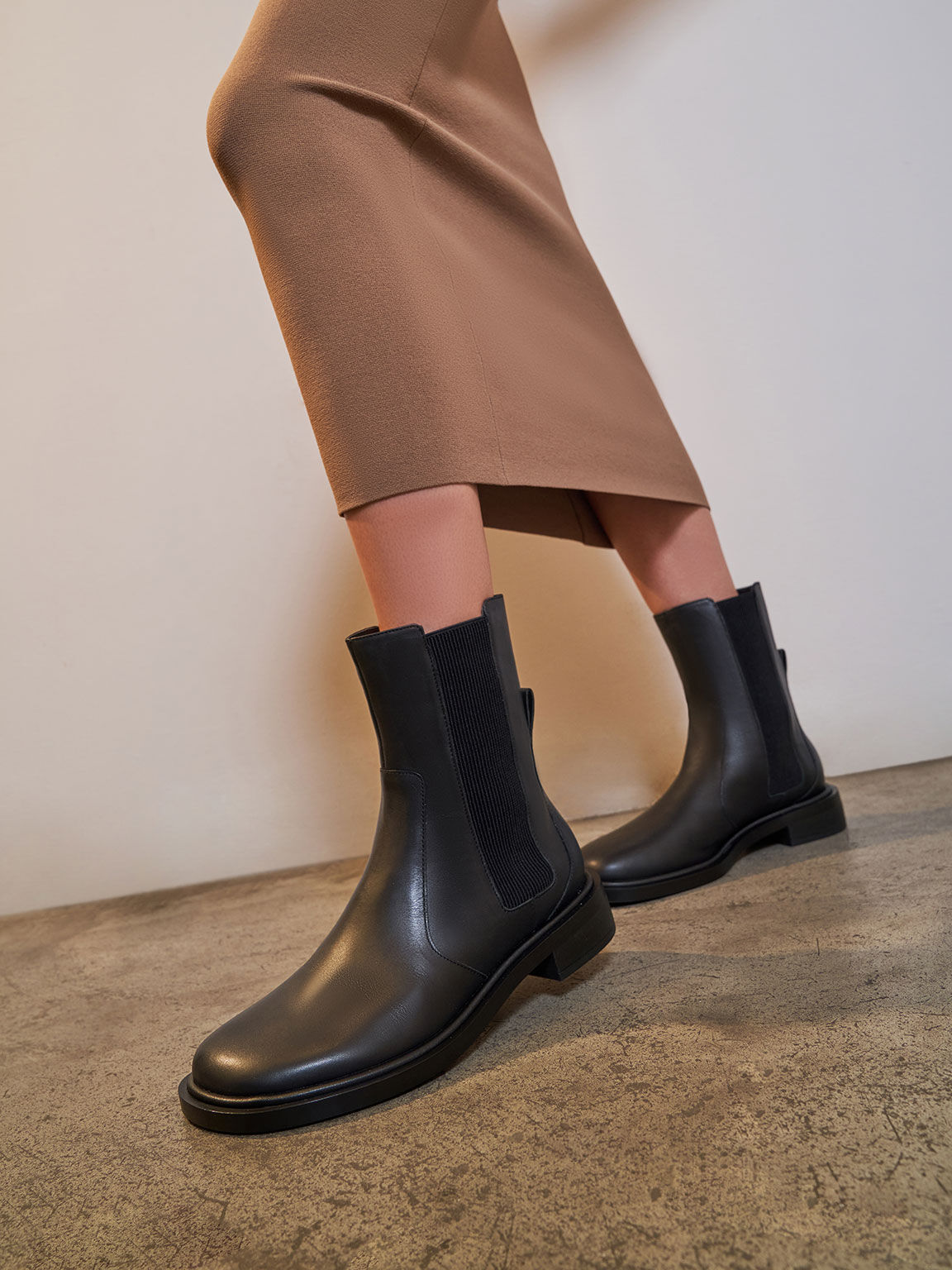 Leather Round-Toe Chelsea Boots, Black, hi-res