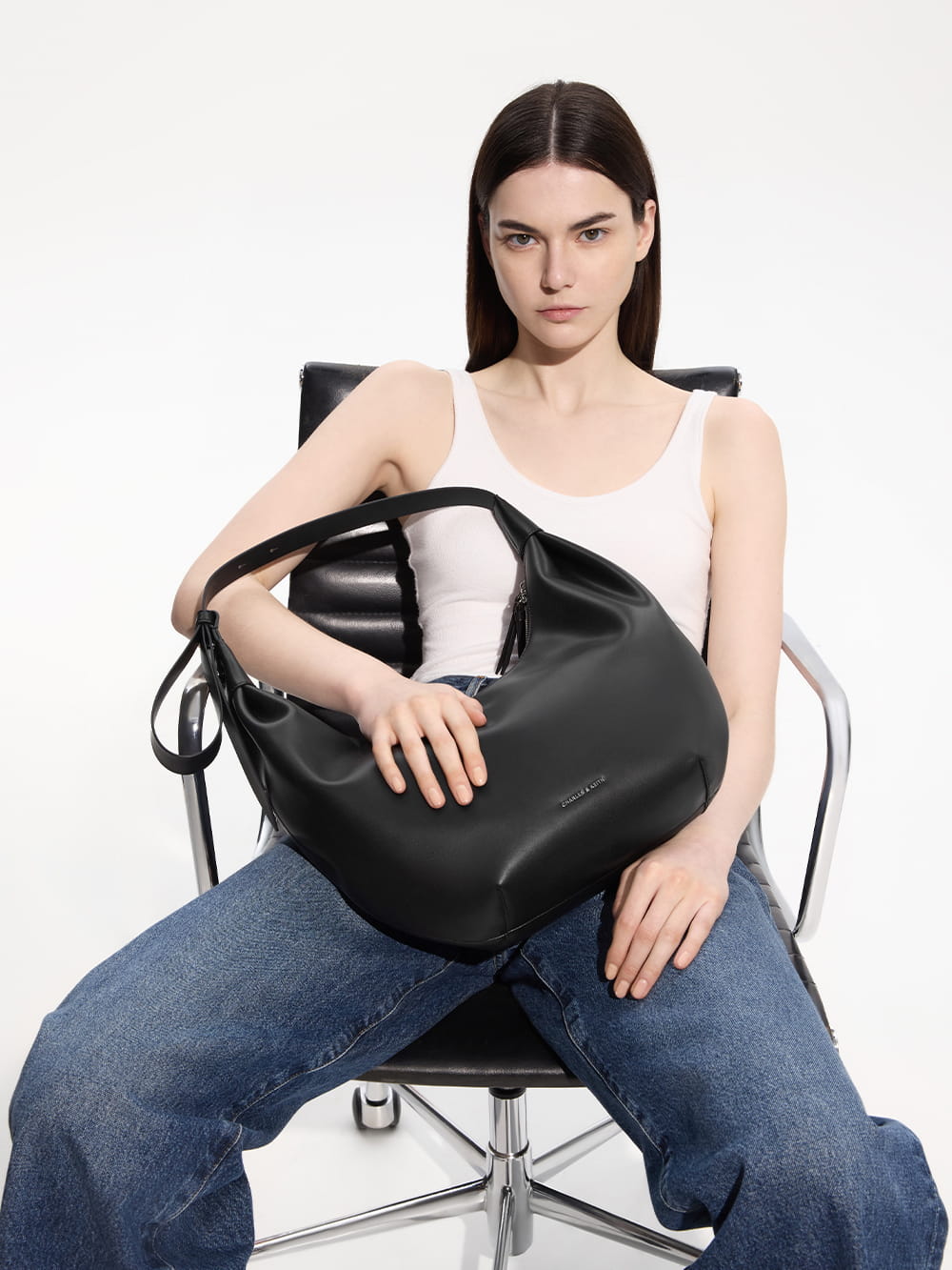 Women’s Noir Odella Curved Hobo Bag - CHARLES & KEITH