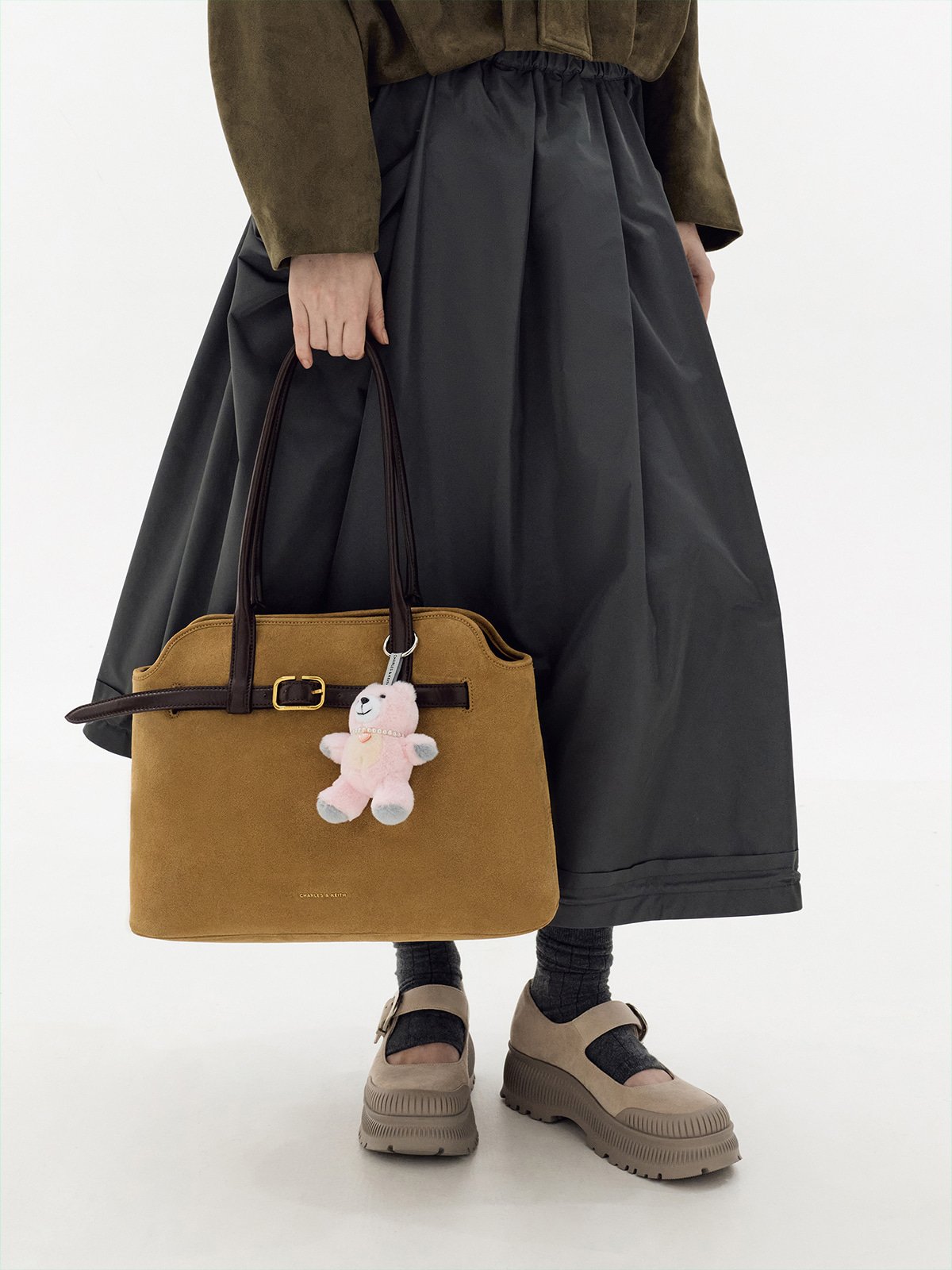빅토리아 리사이클 스웨이드 벨트 트라페즈 토트백 - CHARLES & KEITH